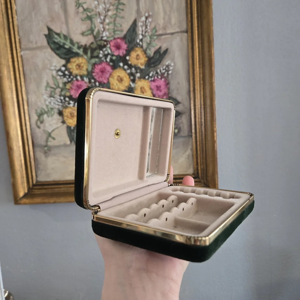 Green Velvet Hinged Travel Jewelry Box With Mirror